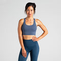 Essential Training Bra in Grauviolett (Grey Purple); funktionaler Sport-BH mit Two-Strap Cross-Back Design für optimalen Halt beim Fitness-Training.