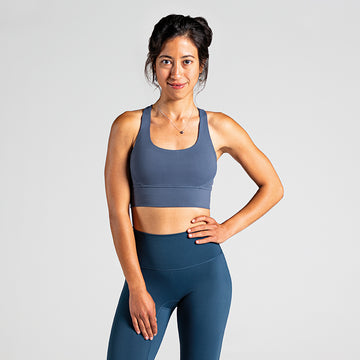 Essential Training Bra in Grauviolett (Grey Purple); funktionaler Sport-BH mit Two-Strap Cross-Back Design für optimalen Halt beim Fitness-Training.