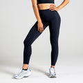Essential Training Leggings in Schwarz; blickdichte High Waist Fitness-Leggings mit breitem Komfortbund für das Gym, Fitness und Cardio-Training.