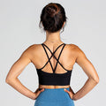 Sleek Silhouette Yoga Bra in Schwarz; minimalistischer Sport-BH mit Two-Strap Cross-Back für Yoga, Pilates und low-impact Training.