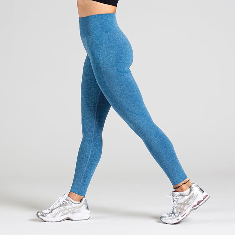 Sculpting Workout Leggings in Himmelblau; blickdichte High Waist Leggings mit Contour-Shaping Effekt für eine formende Passform im Gym.