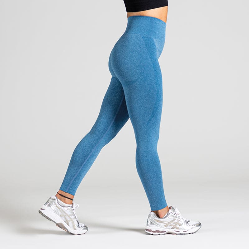 Sculpting Workout Leggings in Himmelblau; blickdichte High Waist Leggings mit Contour-Shaping Effekt für eine formende Passform im Gym.
