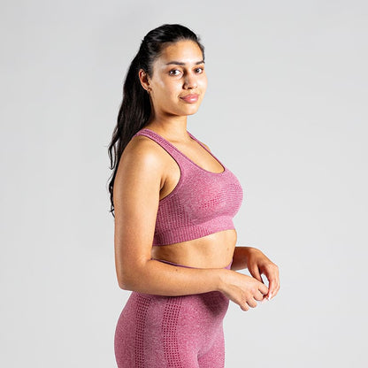Soft Flow Yoga Bra in Mauve; nahtloser Sport BH mit Racerback und Mesh-Details für Belüftung bei Yoga, Pilates und low-impact Training.