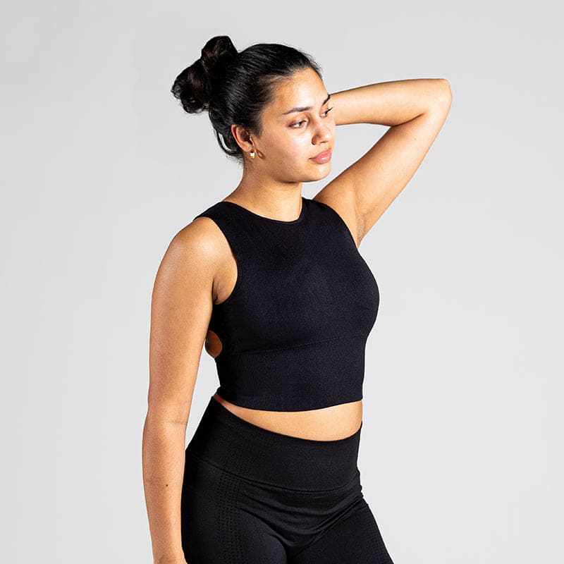 Open Back Workout Bra in Schwarz; nahtloser Sport BH mit offenem Rücken für Damen, ideal für Yoga, Pilates und low-impact Training