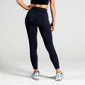 Essential Training Leggings in Schwarz; blickdichte High Waist Fitness-Leggings mit breitem Komfortbund für das Gym, Fitness und Cardio-Training.