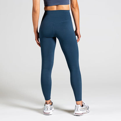 Essential Training Leggings in Grey Purple (Grauviolett); blickdichte High Waist Fitness-Leggings mit breitem Komfortbund für das Gym, Fitness und Cardio-Training.