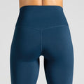 Essential Training Leggings in Grey Purple (Grauviolett); blickdichte High Waist Fitness-Leggings mit breitem Komfortbund für das Gym, Fitness und Cardio-Training.