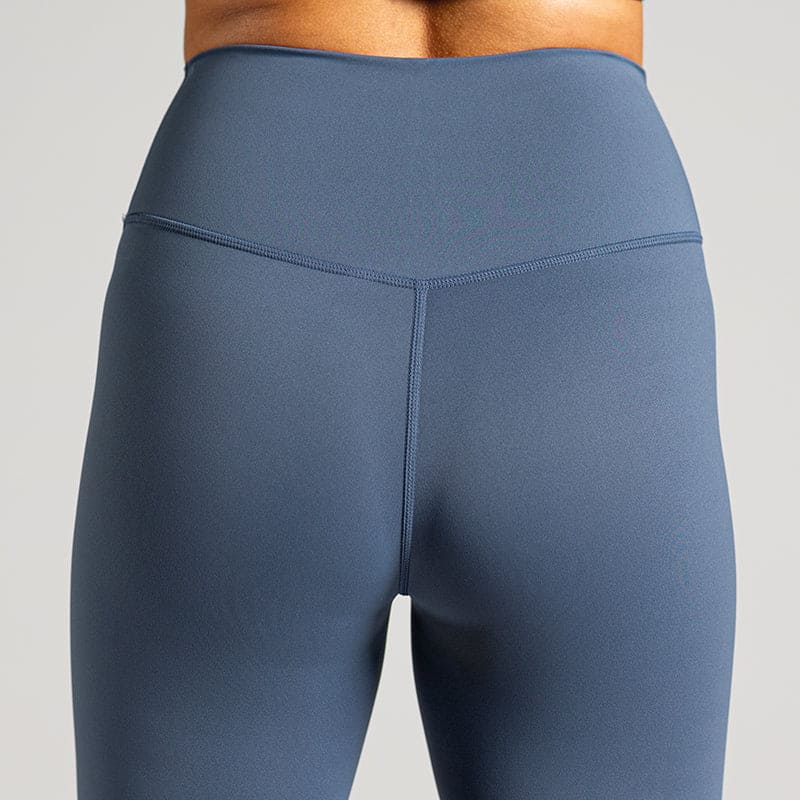 Performance Workout Leggings in Dunkelblau (dark blue); blickdichte High Waist Fitness-Leggings mit breitem Komfortbund für maximalen Halt beim Gym-Training.