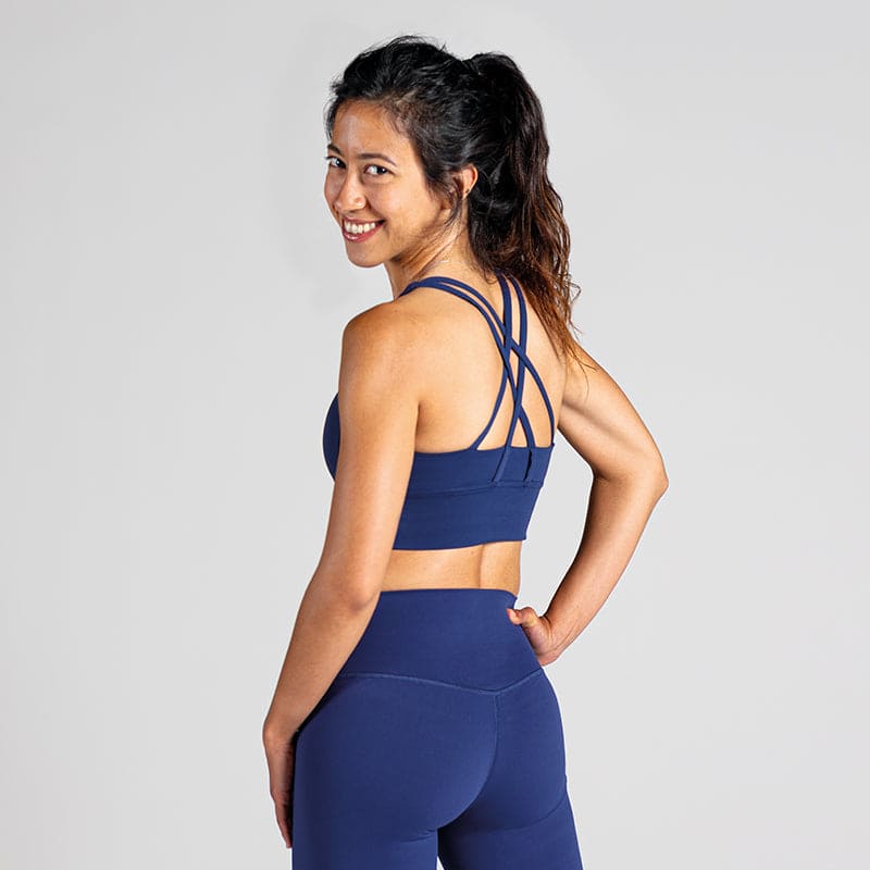 Essential Training Bra in Dunkelblau (Night Sea); funktionaler Sport-BH mit Two-Strap Cross-Back Design für optimalen Halt beim Fitness-Training.