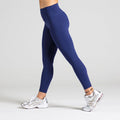 Essential Training Leggings in Dunkelblau (Night Sea); blickdichte High Waist Fitness-Leggings mit breitem Komfortbund für das Gym, Fitness und Cardio-Training.