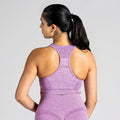 Seamless Yoga Bra in Lila (Purple); nahtloser Sport-BH mit Racerback und Mesh-Details für Belüftung bei Yoga, Pilates und low-impact Training.
