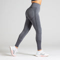 Seamless Yoga Leggings in Dunkelgrau; blickdichte nahtlose High-Waist-Leggings mit Mesh-Details für Yoga, Pilates und low-impact Training.