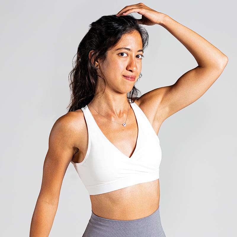 Sleek Silhouette Yoga Bra in White – breathable sports bra with fine cross-back straps and elegant back design – provides lightweight support and soft comfort with a second-skin feel for yoga and pilates.