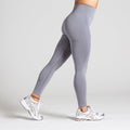 Sculpting Workout Leggings in Grau; blickdichte High Waist Leggings mit Contour-Shaping Effekt für eine formende Passform im Gym.
