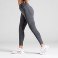 Soft Flow Yoga Leggings in Grau; nahtlose High Waist Sport-Leggings mit Mesh-Details für Yoga, Pilates und low-impact Training.