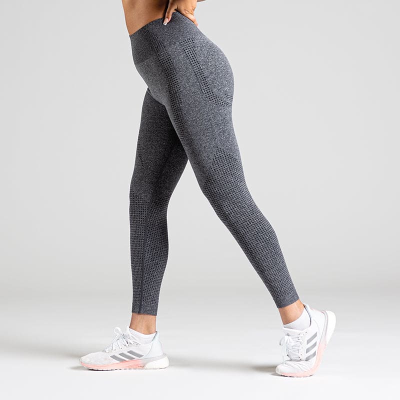 Soft Flow Yoga Leggings in Grau; nahtlose High Waist Sport-Leggings mit Mesh-Details für Yoga, Pilates und low-impact Training.