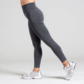 Sculpting Workout Leggings in Schwarz; blickdichte High Waist Leggings mit Contour-Shaping Effekt für eine formende Passform im Gym.