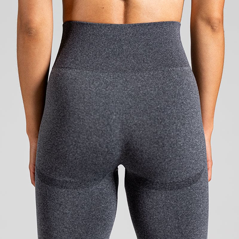 Sculpting Workout Leggings in Schwarz; blickdichte High Waist Leggings mit Contour-Shaping Effekt für eine formende Passform im Gym.