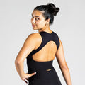 Open Back Workout Bra in Schwarz; nahtloser Sport BH mit offenem Rücken für Damen, ideal für Yoga, Pilates und low-impact Training