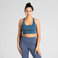 Performance Workout Sports Bra in Dunkelblau (Dark Blue); funktionaler Sport-BH mit two-strap cross-back Design am Rücken für starken Halt und maximale Bewegungsfreiheit beim Fitness und Cardio-Training.