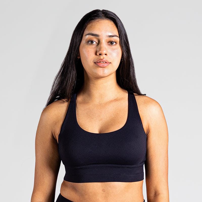 Performance Workout Sports Bra in Schwarz (Black); funktionaler Sport-BH mit two-strap cross-back Design am Rücken für starken Halt und maximale Bewegungsfreiheit beim Fitness und Cardio-Training.