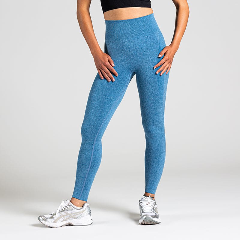 Sculpting Workout Leggings in Himmelblau; blickdichte High Waist Leggings mit Contour-Shaping Effekt für eine formende Passform im Gym.