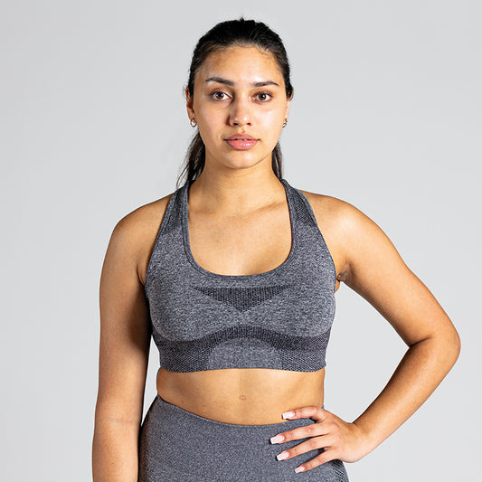 Seamless Yoga Bra in Dunkelgrau (Dark Grey); nahtloser Sport-BH mit Racerback und Mesh-Details für Belüftung bei Yoga, Pilates und low-impact Training.